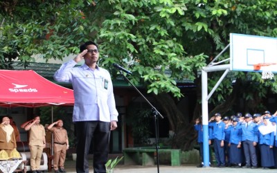 Kepala BBPMP Sulsel Ajak Wujudkan Penguatan Karakter dan Gerakan Indonesia ASRI dalam Upacara di SMPN 3 Makassar